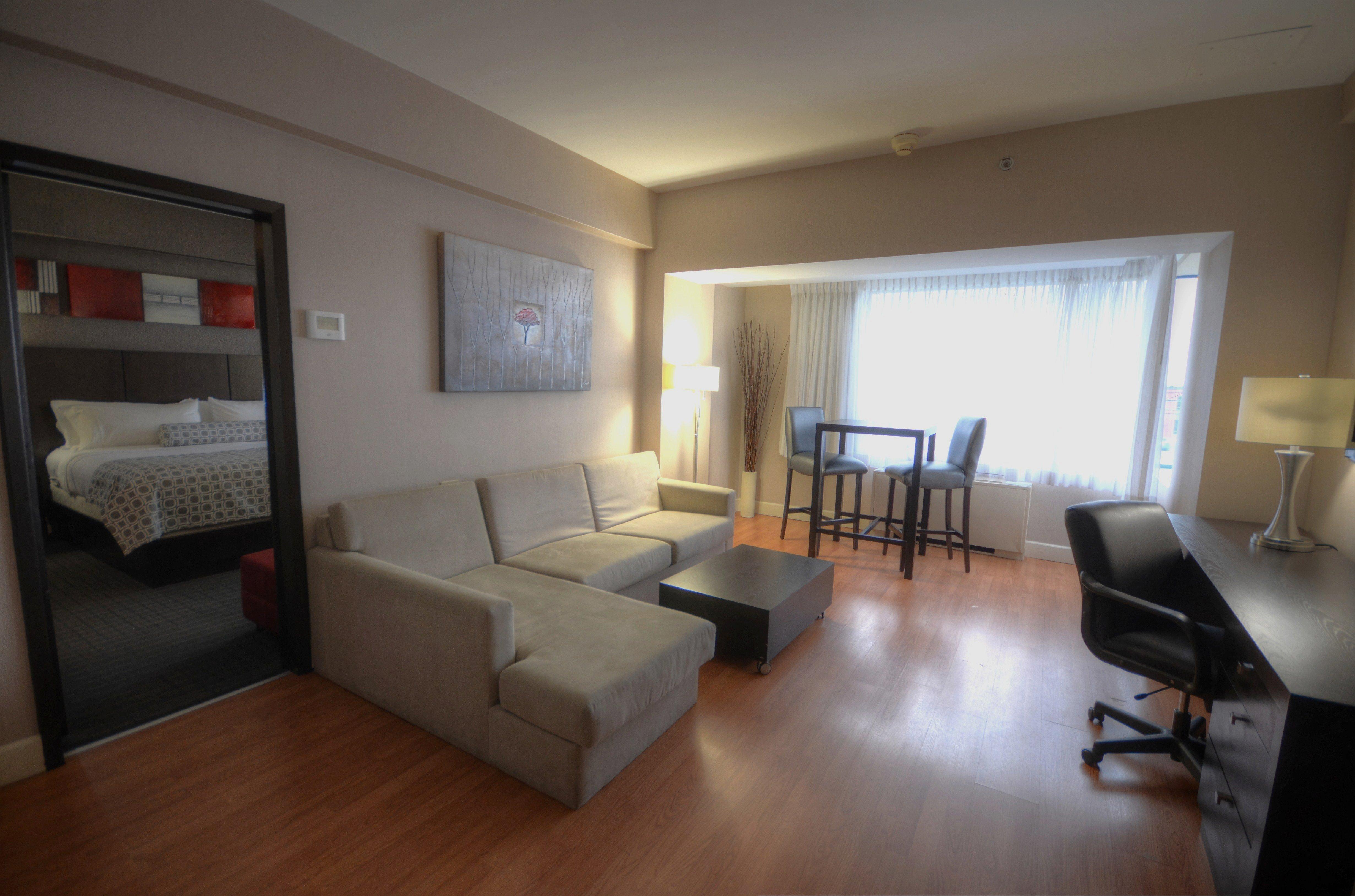 คราวน์ พลาซา มอนทรีออล แอร์พอร์ต Hotel มอนทรีอัล ภายนอก รูปภาพ