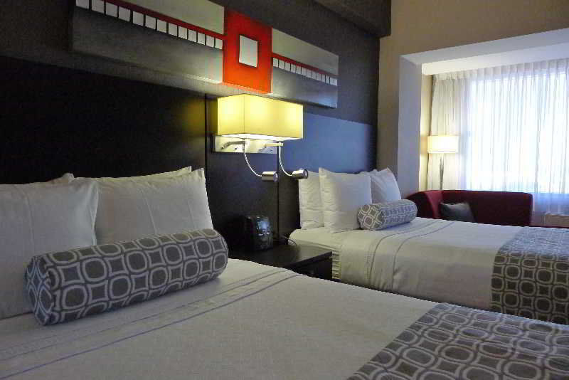คราวน์ พลาซา มอนทรีออล แอร์พอร์ต Hotel มอนทรีอัล ภายนอก รูปภาพ