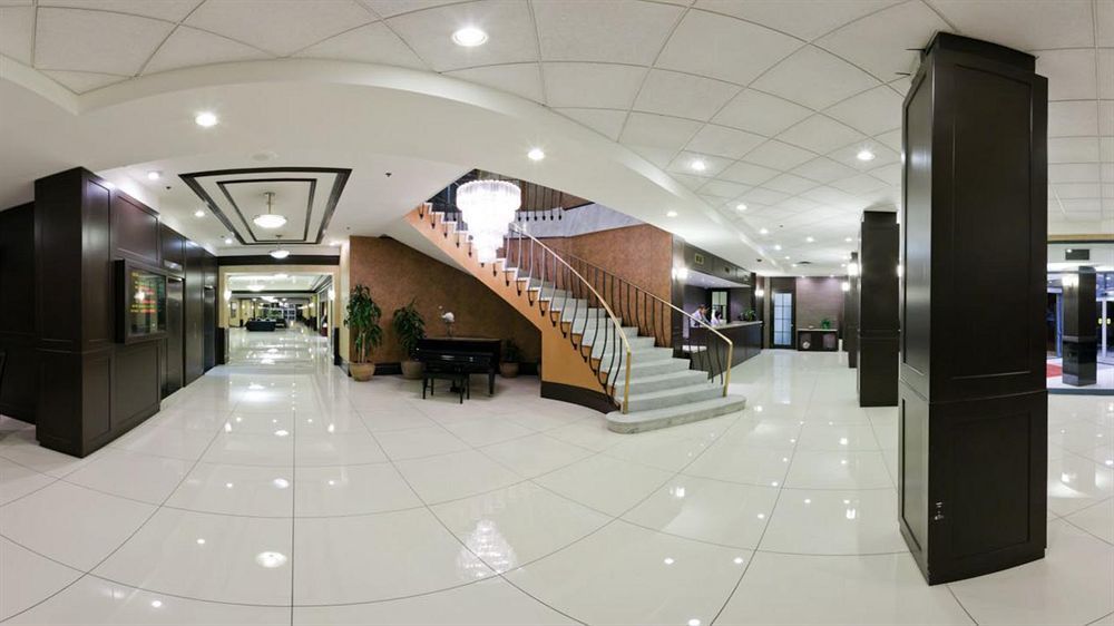 คราวน์ พลาซา มอนทรีออล แอร์พอร์ต Hotel มอนทรีอัล ภายนอก รูปภาพ
